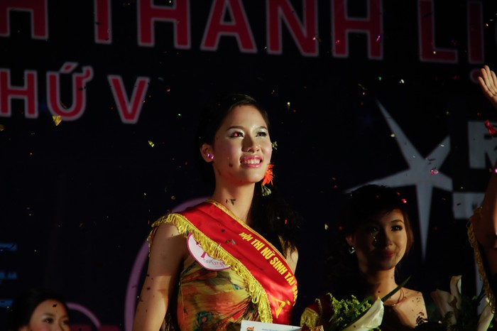 Trần Thị Quỳnh Trang tỏa sáng với danh hiệu Á khôi 1 cuộc thi Miss Nhân văn 2011